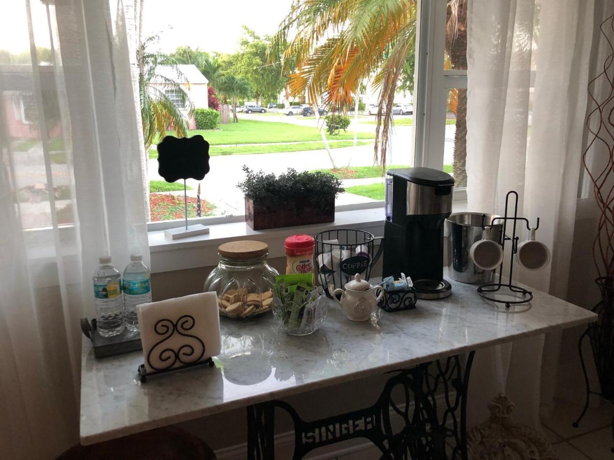 Villa Olivia Guest Rooms Χόλιγουντ Εξωτερικό φωτογραφία